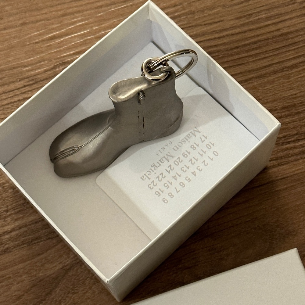 maison margiela tabi boots key ring